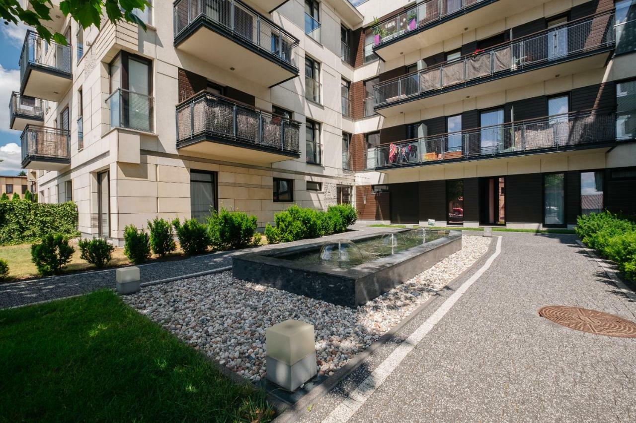 Modern Apartment Across The Ponds Варшава Екстериор снимка